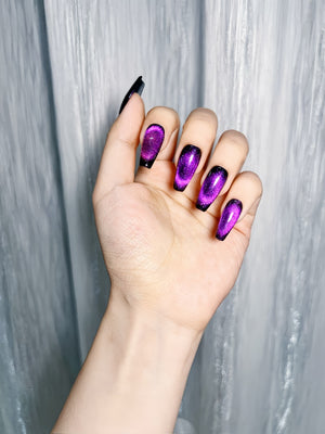 PURPLE NIGHTFALL - handmade press on nails - in lila - mit Nachtfall-Design - Press on Nägel - von Elaréa Nails - handgemacht - Detailansicht 3 - Versand aus Deutschland