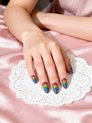 RAINBOW WINGS - handmade press on nails - in regenbogenfarben - mit Flügel-Design - Press on Nägel - von Elaréa Nails - handgemacht - Detailansicht 4 - Versand aus Deutschland