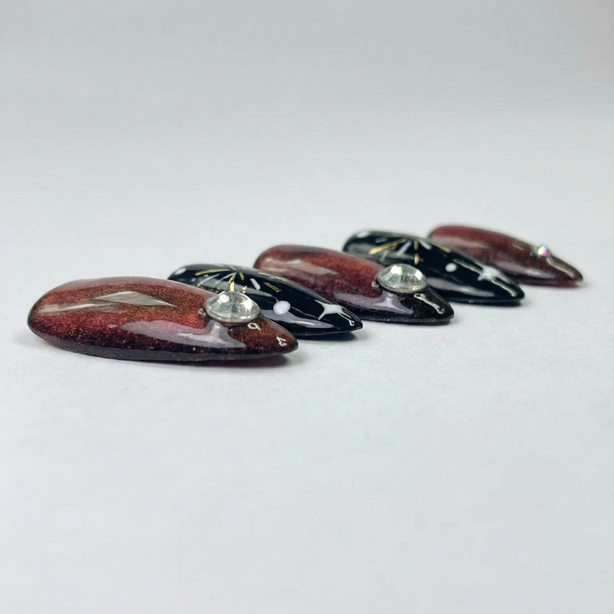 RUBY BURST - handmade press on nails - by Elaréa Nails - premium quality - made in Germany